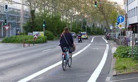 Neuer Radweg auf der Kaiserstraße bishin zur Fischerstraße. Foto Amt für Verkehrsmanagement