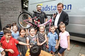 Foto von Stadtdirektor Burkhard Hintzsche (r.) und Christian Meuter, Betriebsleiter der Radstation