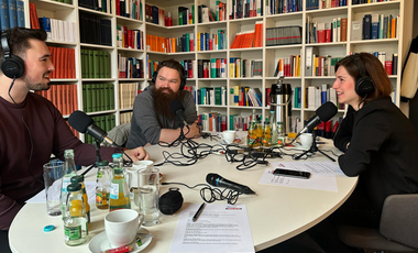 In der ersten Folge der Podcast-Kooperation sprach Lisa Marie Schelig (Unternehmerschaft Düsseldorf) mit Christian Schachmann (m.) und Gioachino Aquilino von der Wirtschaftsförderung. 