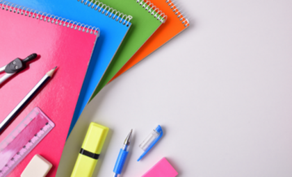 Materialien: Hefte, Stifte (c) Canva Pro