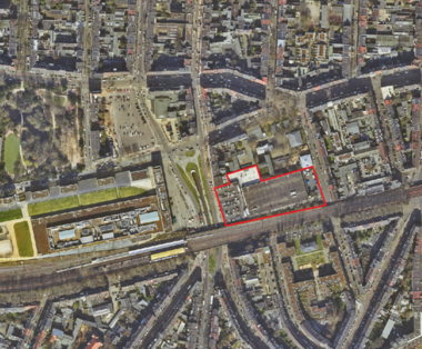 Ein Luftbild des Kaufland-Grundstücks in Düsseldorf Bilk, der Umring zeigt das Plangebiet. Das Luftbild ist von der Stadt Düsseldorf