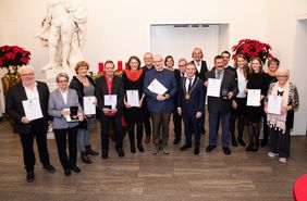 Die Preisträgerinnen und Preisträger des Martinstalers 2018 mit Oberbürgermeister Thomas Geisel im Rathaus.