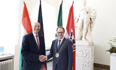Oberbürgermeister Dr. Stephan Keller hat am Donnerstag, 5. März 2026, den Generalkonsul von Ungarn, István Bebes, zu seinem Antrittsbesuch im Rathaus empfangen. Foto: Landeshauptstadt Düsseldorf/Ingo Lammert