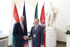 Oberbürgermeister Dr. Stephan Keller hat am Donnerstag, 5. März 2026, den Generalkonsul von Ungarn, István Bebes, zu seinem Antrittsbesuch im Rathaus empfangen. Foto: Landeshauptstadt Düsseldorf/Ingo Lammert